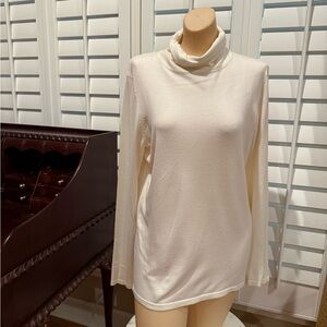 Covington Cream Lightweight Sweater Turtleneck w/ ruching on the turtleneck sz L
